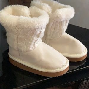Snow boots